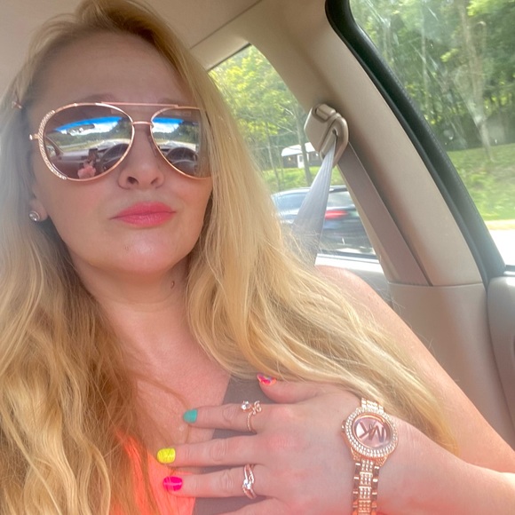 Meet your Posher, Angela - Picture 2 of 16